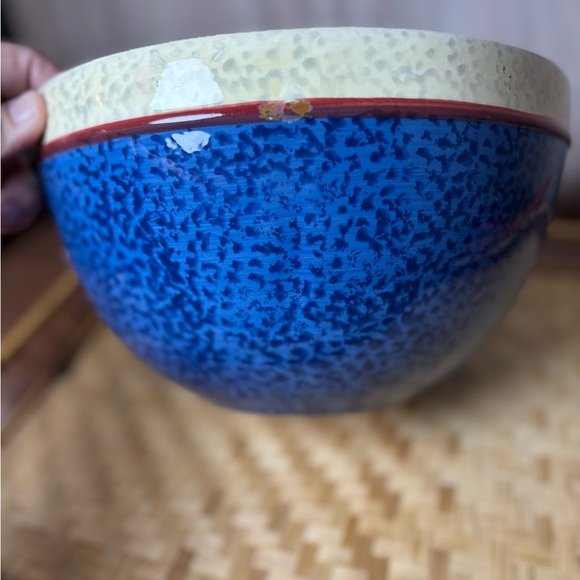Elegant Blue and Red Star Ceramic Bowl - Picture 3 of 7